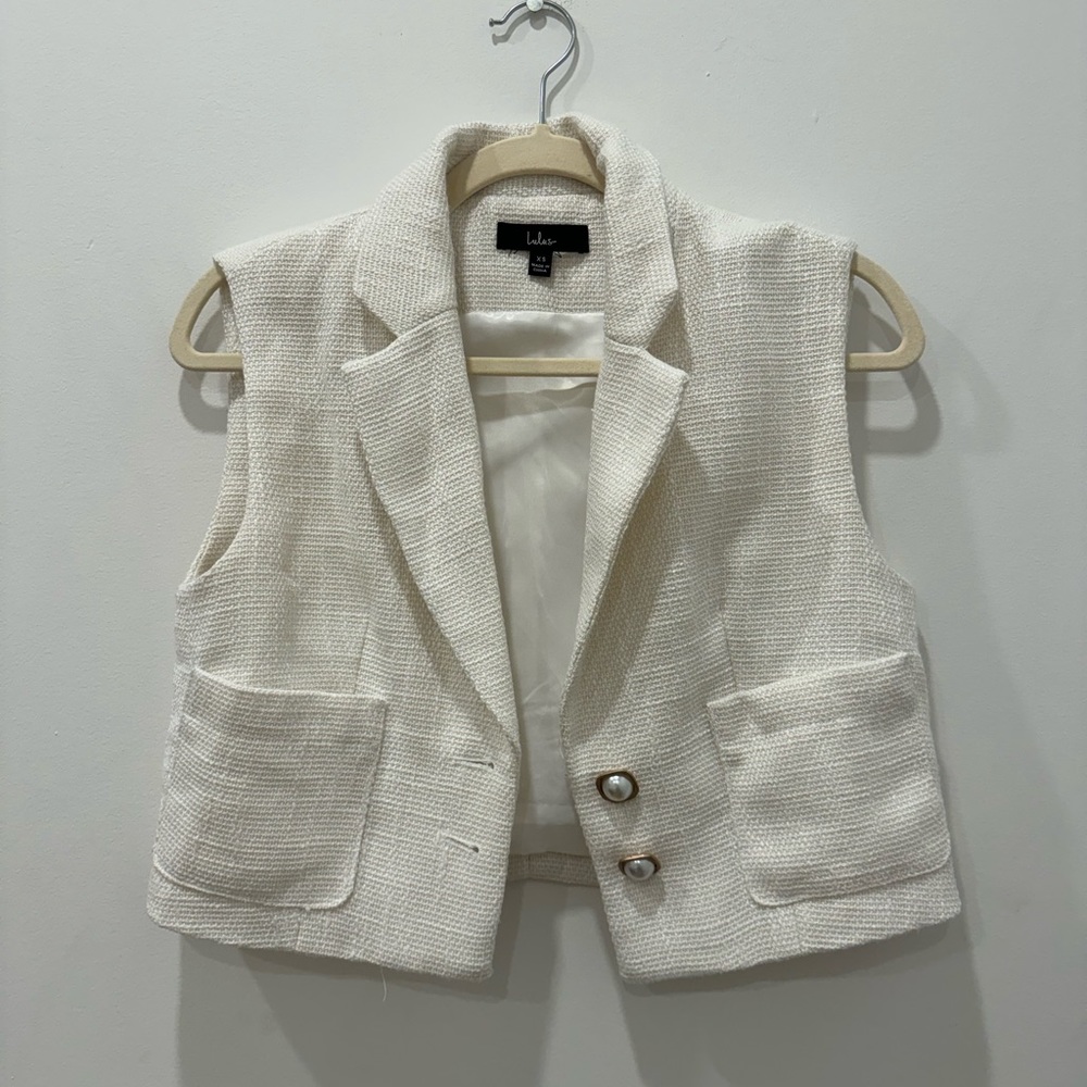 Lulu’s sleeveless tweed top